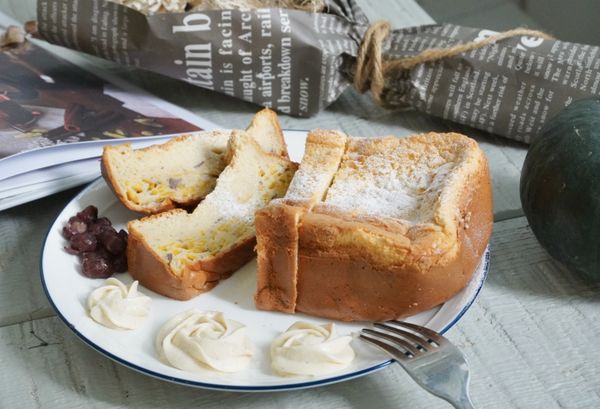 紅豆南瓜麵包蛋糕搭點奶油霜一起吃超美味!!