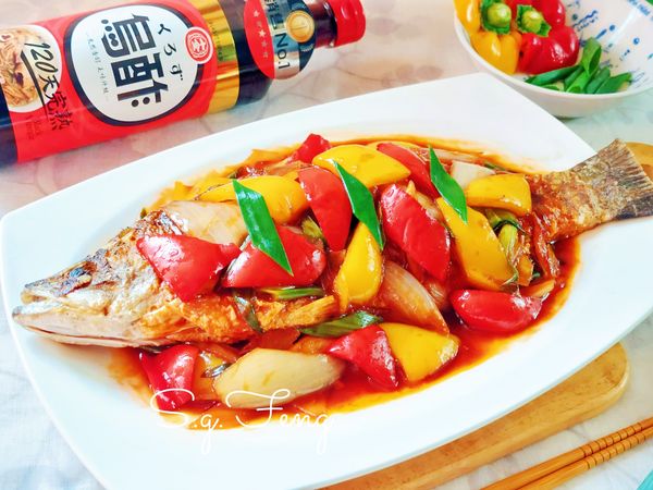 12.起鍋淋入步驟7.煎好的魚上即完成；美味上桌。