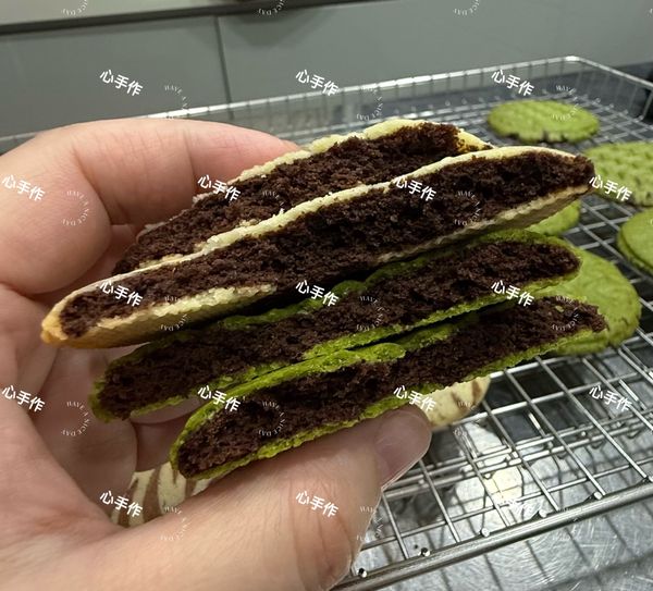 很好吃超好吃😋
我不能常做會吃太多😂
能同時享受到
餅乾跟布朗尼的甜點