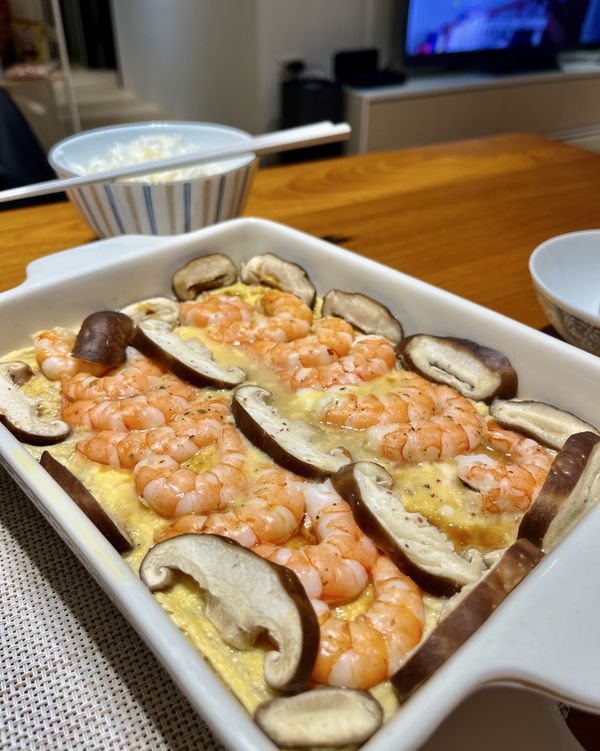 最後淋上小湯匙的醬油增色，就大功告成！