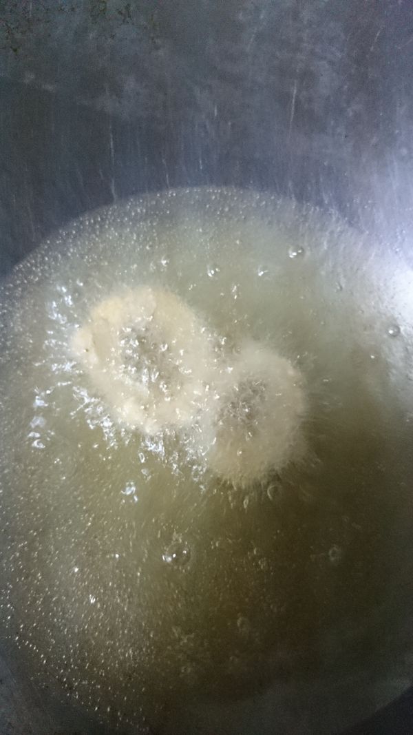 裹地瓜粉下鍋油炸