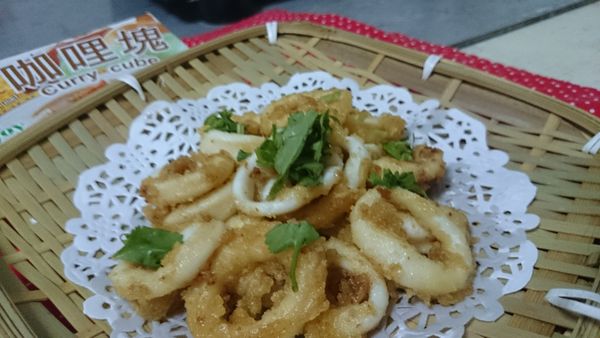 炸好後，瀝乾油，灑上香菜，上菜了