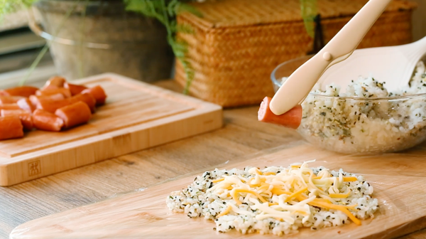 放上3-4個德式香腸段