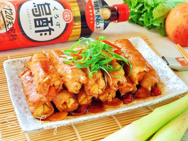 10.起鍋盛盤，再放入蔥絲與辣椒絲，淋上香油，美味上桌。