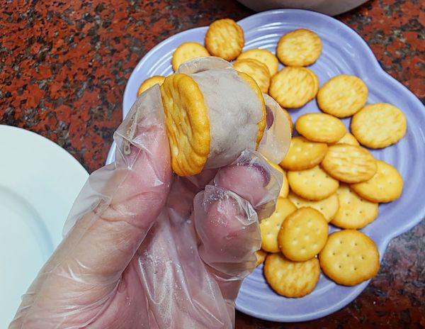 奇福餅鹹香口感，配上奶香甜口的芋頭餡