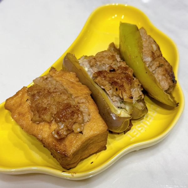 起鍋裝盤

同時一起做了油豆腐鑲肉，做法一致～