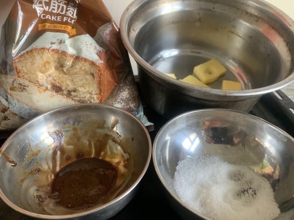 奶油室溫軟化
即溶咖啡粉加入熱水中
烤箱預熱