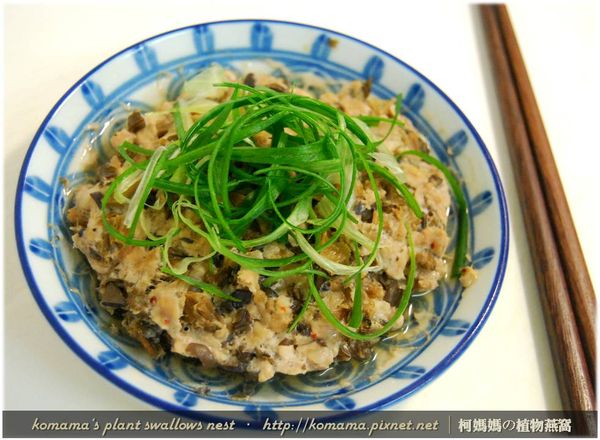 最後將所有食材放入碗盤中，用電鍋蒸煮20分鍾即可。