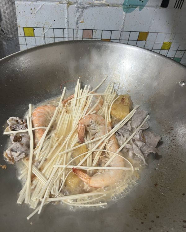 材料，調味料加下煮