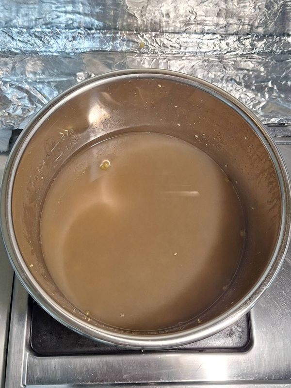 使用慢燉模式，燉煮30分鐘，試吃甜度、濃稠度