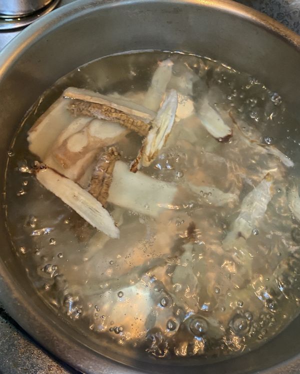 加入，黨森，薑片，黃耆，煮20分鐘