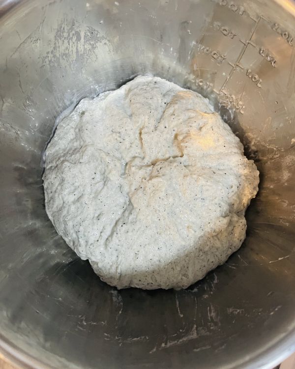 會黏就把手再沾濕，然後再次拉摺一圈後；