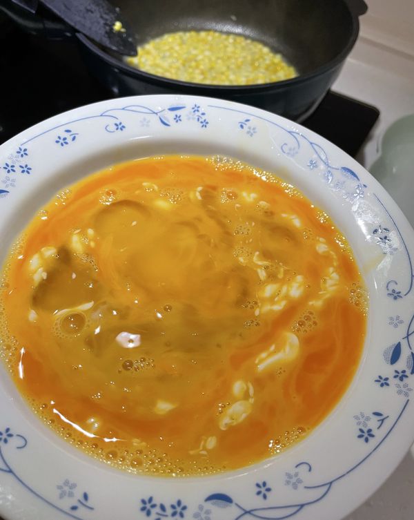 想要變化口味，在蛋液中加美乃滋和些許柴魚醬油取代鹽調味，也很好吃喔。