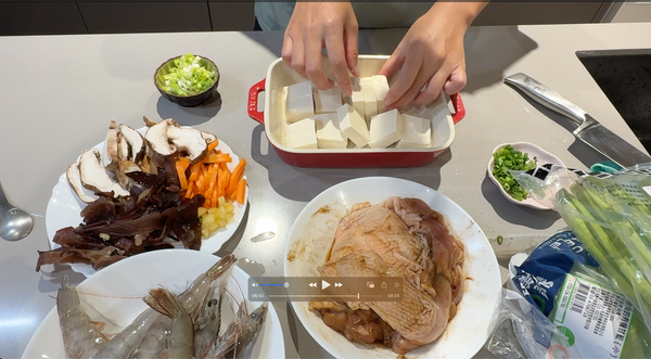 嫩豆腐切塊, 攤開鋪平