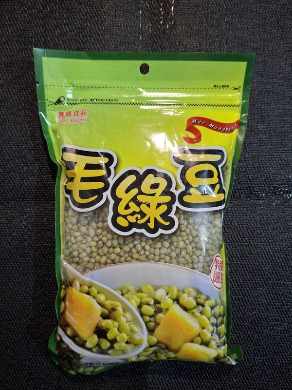 綠豆分為毛綠豆(粉綠豆)、油綠豆兩種，建議選購毛綠豆