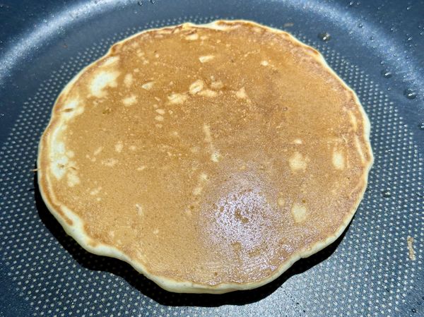 ●翻面後的樣子，美美的，翻面後蓋鍋再蓋鍋煎2分鐘已熟先盛出。