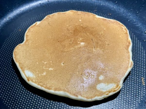 ●以此類推再煎第二杓麵糊，用同樣的煎法繼續。