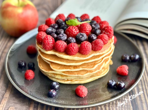 爽脆的華盛頓水蜜桃蘋果絲，讓帶有香草香氣的鬆餅，多了蘋果的香甜，真好吃，以後做鬆餅可以削半顆蘋果刨絲，香氣營養都升級。
