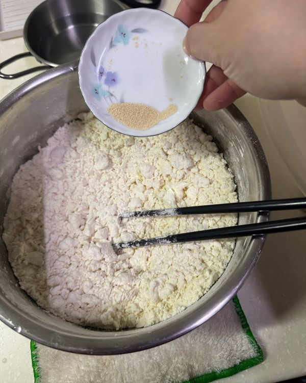 加入酵母粉