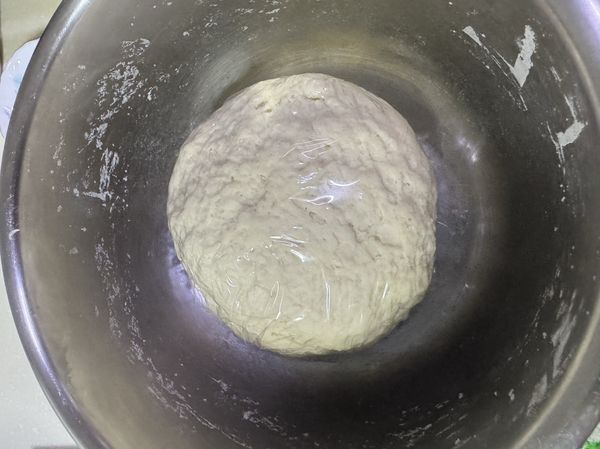 包上保鮮膜醒麵發酵半小時🕤