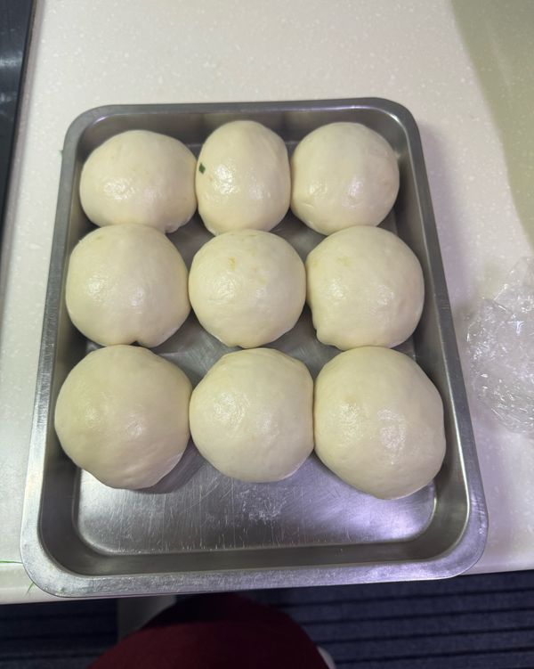 包完後再讓麵團鬆弛約10分鐘會比較好桿開！