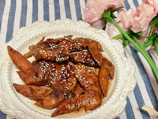 撒上白芝麻，完成。