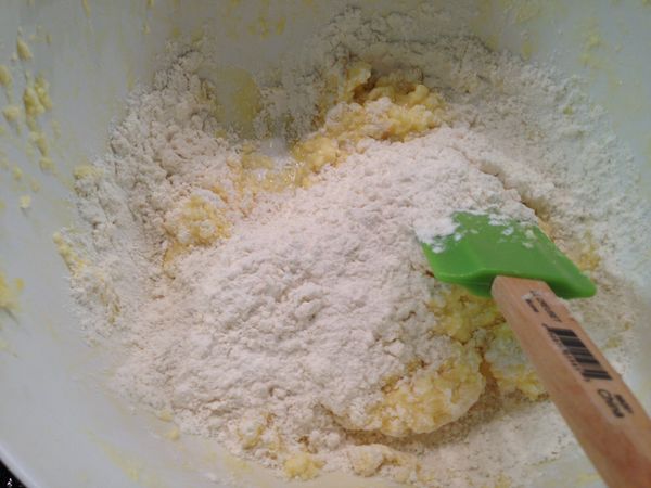 材料1混合，過篩。