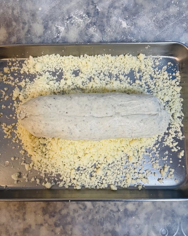 放到帕馬森起司粉裡沾滾；