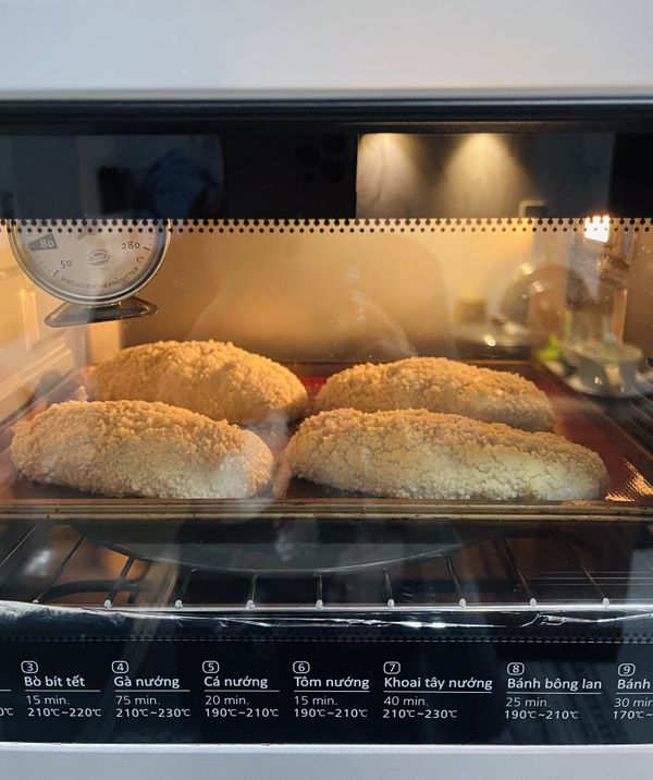 進烤箱，190度烤12分鐘後，烤盤調頭再烤10～12分鐘；