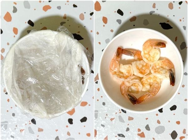帶尾蝦仁同樣以濕紙巾加保鮮膜微波，500W約1.5-2分鐘即可，放涼後備用～