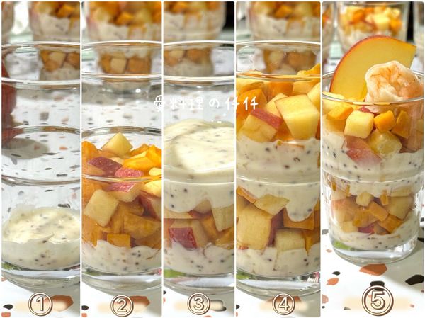 組裝魔法分層(每杯）
💬在玻璃杯中交替放入優格、地瓜丁和蘋果丁。
①優格芥末籽醬(薄底層）
② 地瓜丁加蘋果丁（第一層）
③ 優格芥末籽醬（中層）
④ 地瓜丁加蘋果丁（第二層小高點）
⑤ 頂層1 隻帶尾蝦仁立起加1片加拉蘋果薄片👉🏻完成