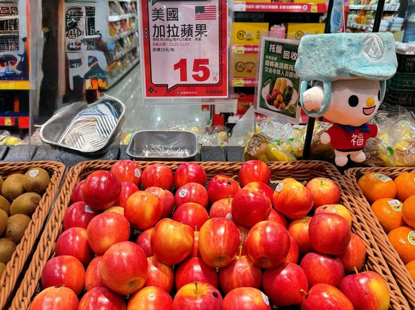 【華盛頓加拉蘋果】皮薄脆甜、多汁、酸度低不易快速氧化，非常適合用來製作分層沙拉，並保留果皮(色澤、營養、視覺都更亮眼)，是派對、節慶裡，製作小點心的首選品種。