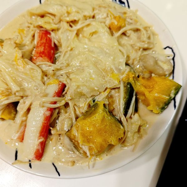 完成，這裡我還加了冰箱剩下的火鍋料，純素者也可以加素食料，吃葷的人可以依照喜好加一些肉片，這道菜非常下飯喔！