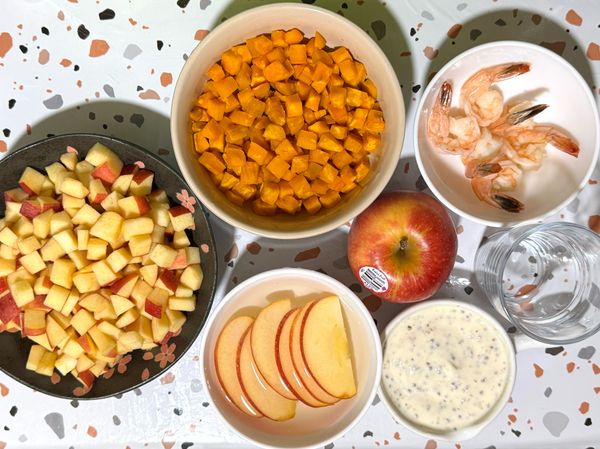 所有🈚️開火食材加工完成要開始製作囉！家中有小朋友可以一起製作，完成後會很有成就感喔👏。
最後才用的6片加拉蘋果片，可以先泡鹽水防氧化。