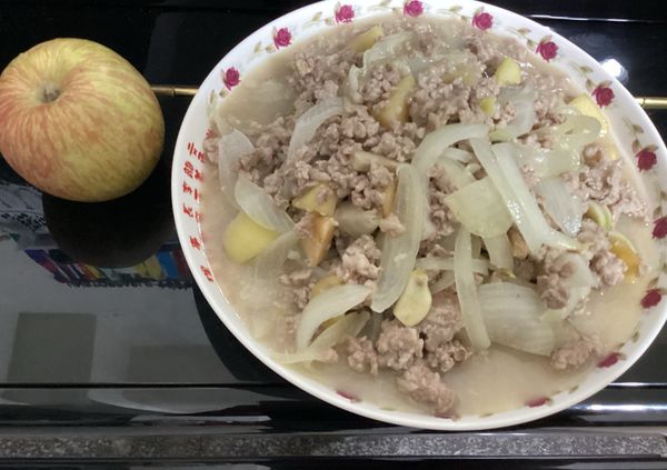 所有食材炒勻後就可以準備上桌享用了， 酸甜酸甜的配飯很好吃