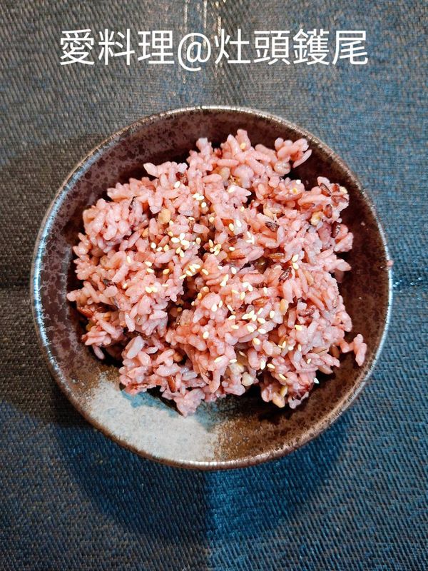 撒上黑芝麻或白芝麻，營養再升級