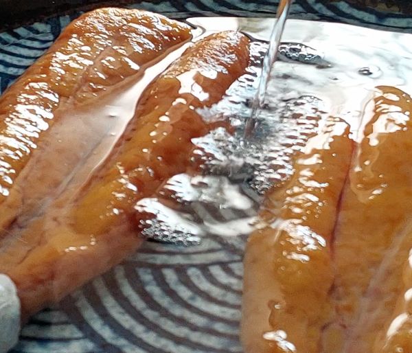 第1天：
加入清酒浸泡，放置於冰箱冷藏