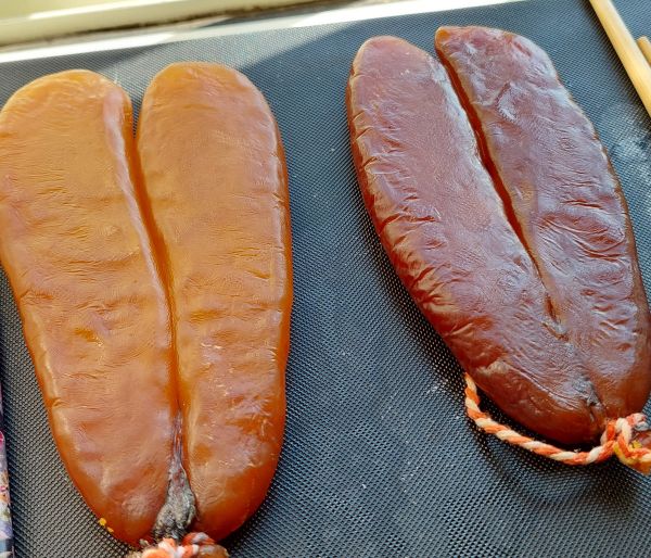 第4天：
放置通風處曝晒，晒3~4個小時翻面一次
整體的顏色較為均勻，按壓時觸感柔軟