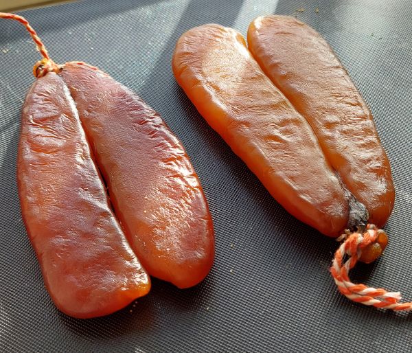 第6~7天：
烏魚子2面已風乾熟成，按壓觸感紮實但是會有微彈感
整體透明可透光，此時烏魚子即已完成並可食用
表皮可用酒再稍微擦拭以利保存