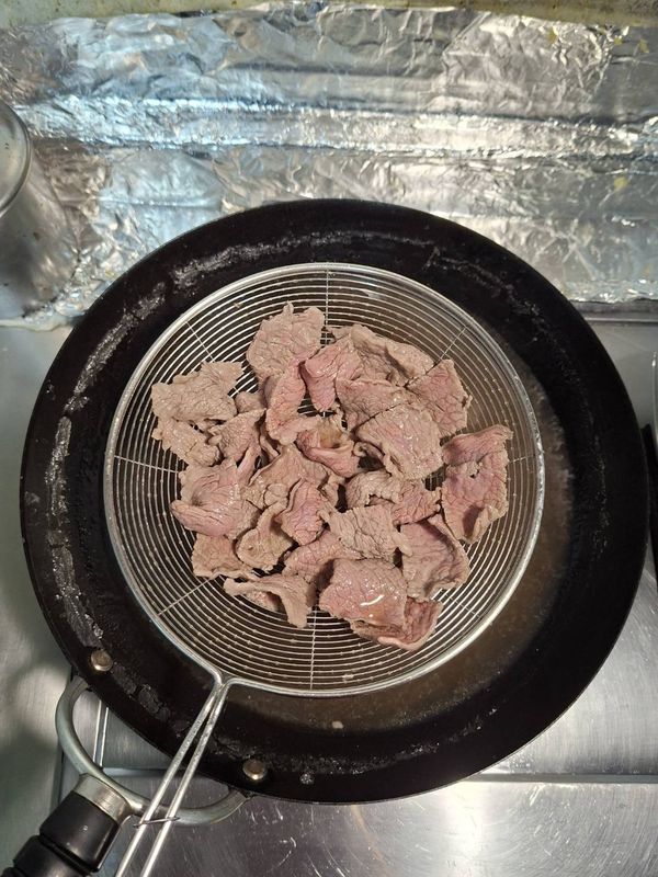 燙至略帶粉嫩色即可