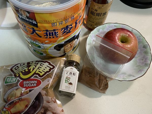 準備材料（圖中少了有鹽奶油）。