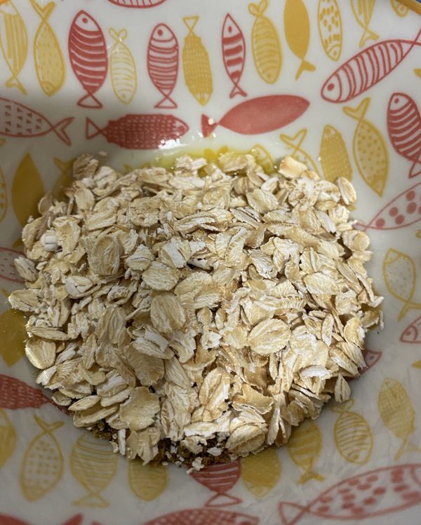加入3大匙燕麥片。