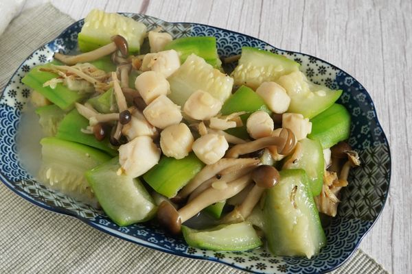 起鍋前加入鮮味炒手及白胡椒粉調味就完成了!