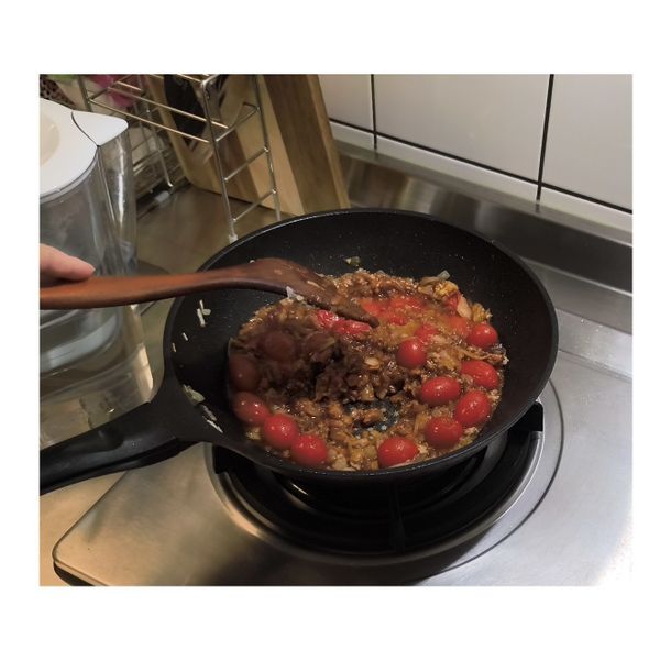 拌炒均勻後加適量的水
燉煮一下