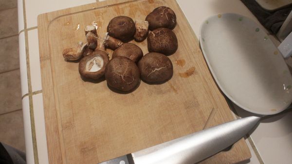 香菇切小丁備用