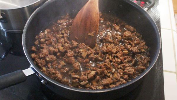 混合均勻後試試看味道，不夠鹹再加醬油膏