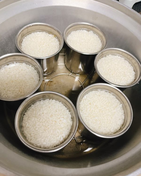 最後放入電鍋外鍋一米杯水 待電鍋跳起即可美味享用😋