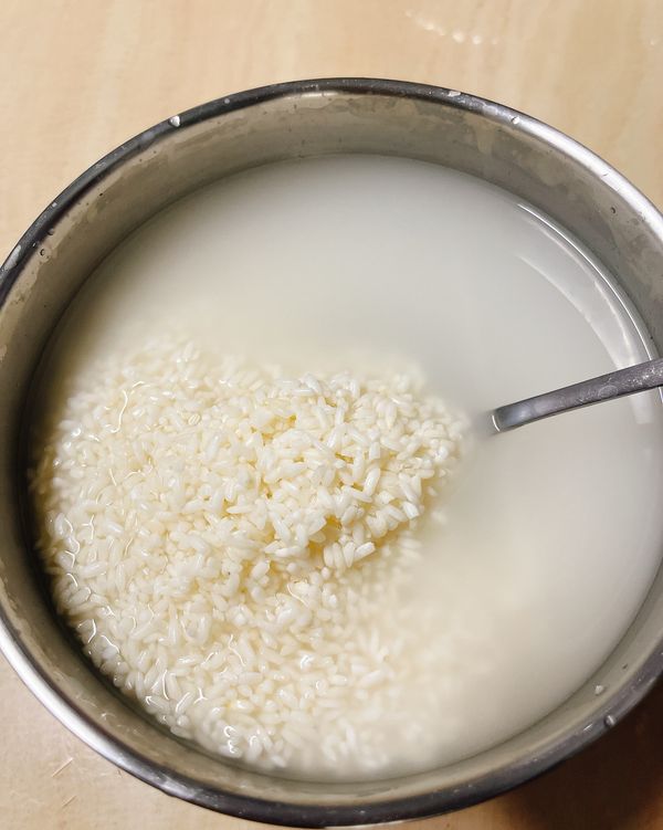 將糯米洗淨後泡水30分鐘