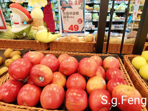 2.本次所使用的蘋果為:美國-華盛頓富士蘋果；華盛頓州獨特的氣候，白天陽光明媚，夜晚涼爽，生長後的蘋果香甜脆嫩多汁，味道鮮美；並且嚴格品質控制，確保您能享受美味健康的零食(或水果用)， 或將其納入食譜料理使用，都非常適合。
產地證明 / 包裝產地標籤貼紙（如左圖）。