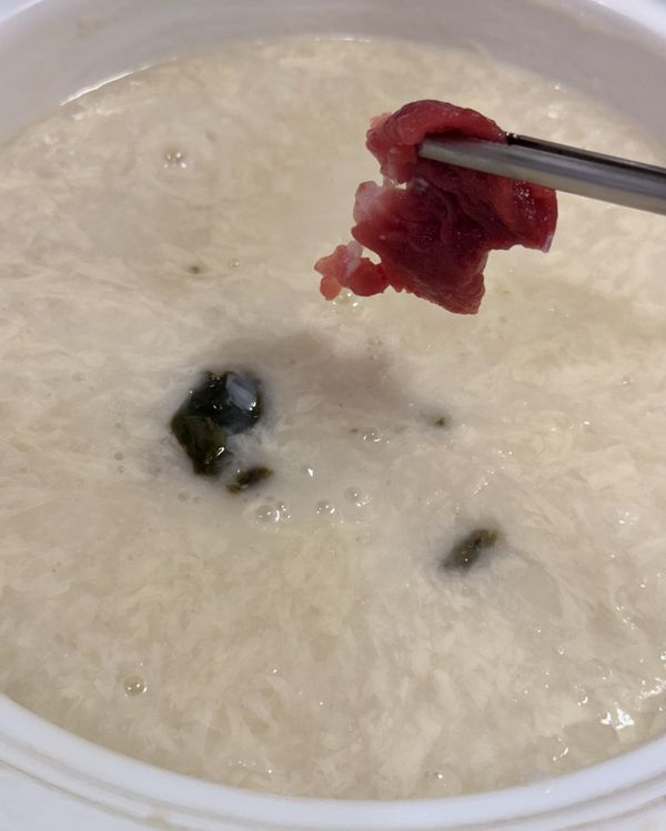 加入皮蛋跟肉片。